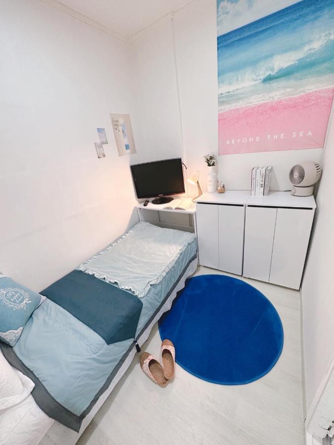 The Bay Cube House Female Only Hotell Guri Eksteriør bilde