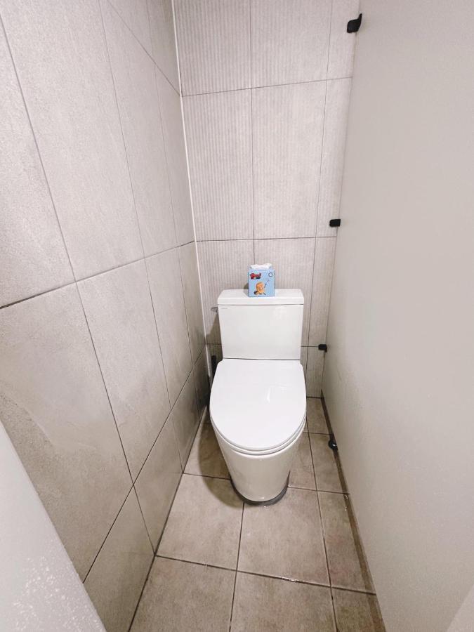 The Bay Cube House Female Only Hotell Guri Eksteriør bilde