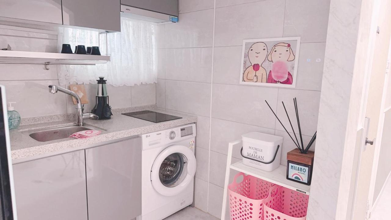 The Bay Cube House Female Only Hotell Guri Eksteriør bilde